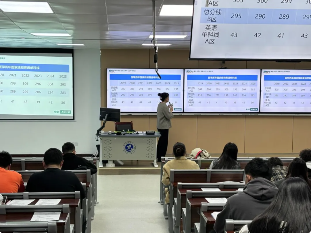 会议室里的人们AI 生成的内容可能不正确。